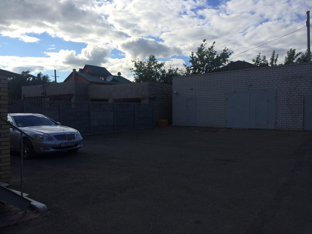Altyn Adam Hotel Pavlodar Buitenkant foto
