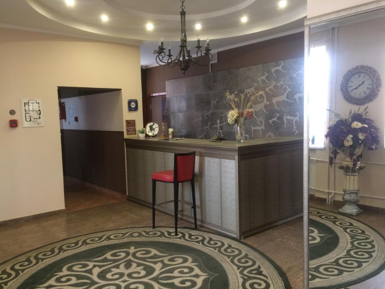 Altyn Adam Hotel Pavlodar Buitenkant foto